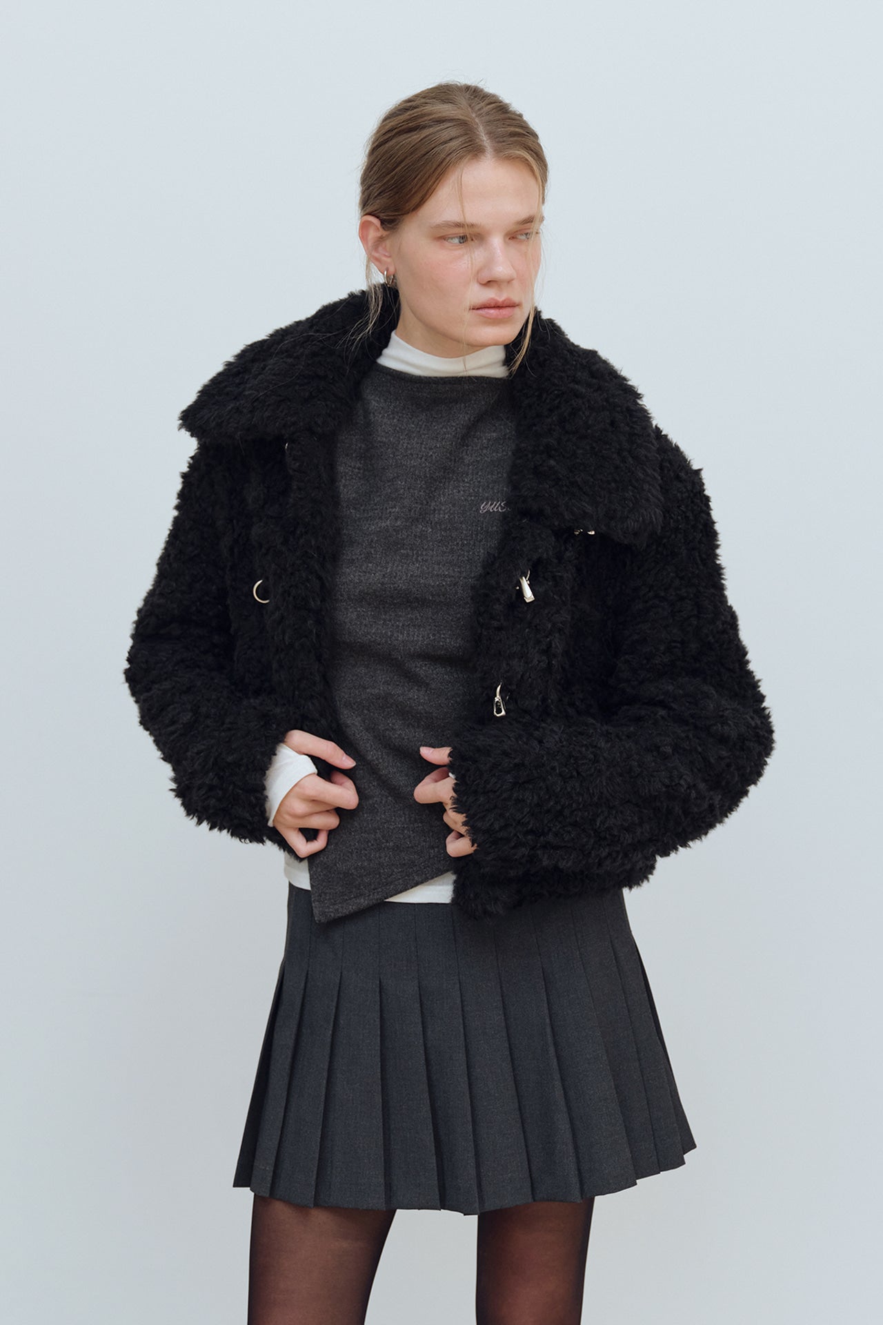 YUSE Hook Closing Unbalance Collar Fur Short Jacket Black