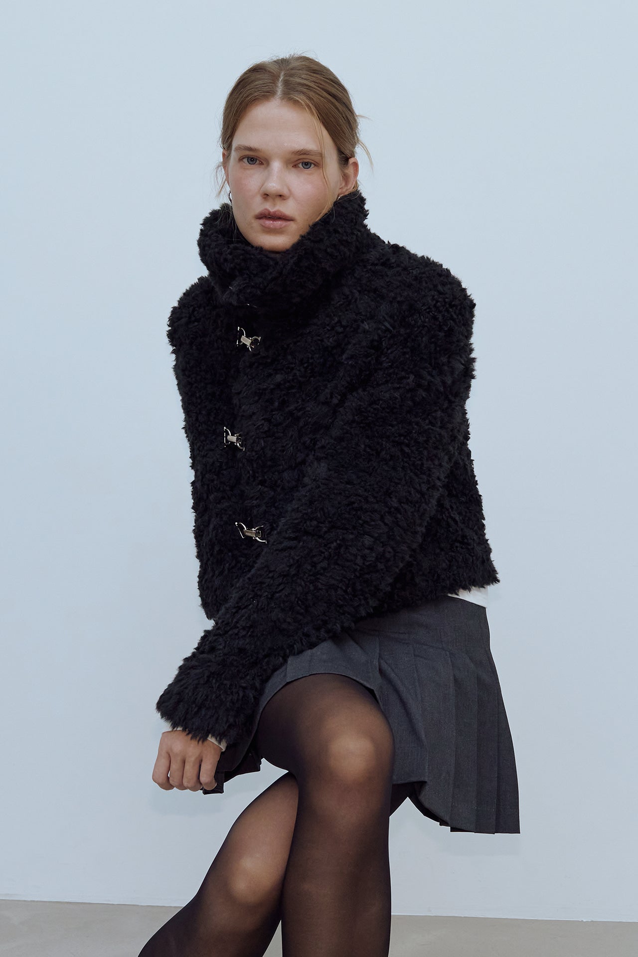 YUSE Hook Closing Unbalance Collar Fur Short Jacket Black