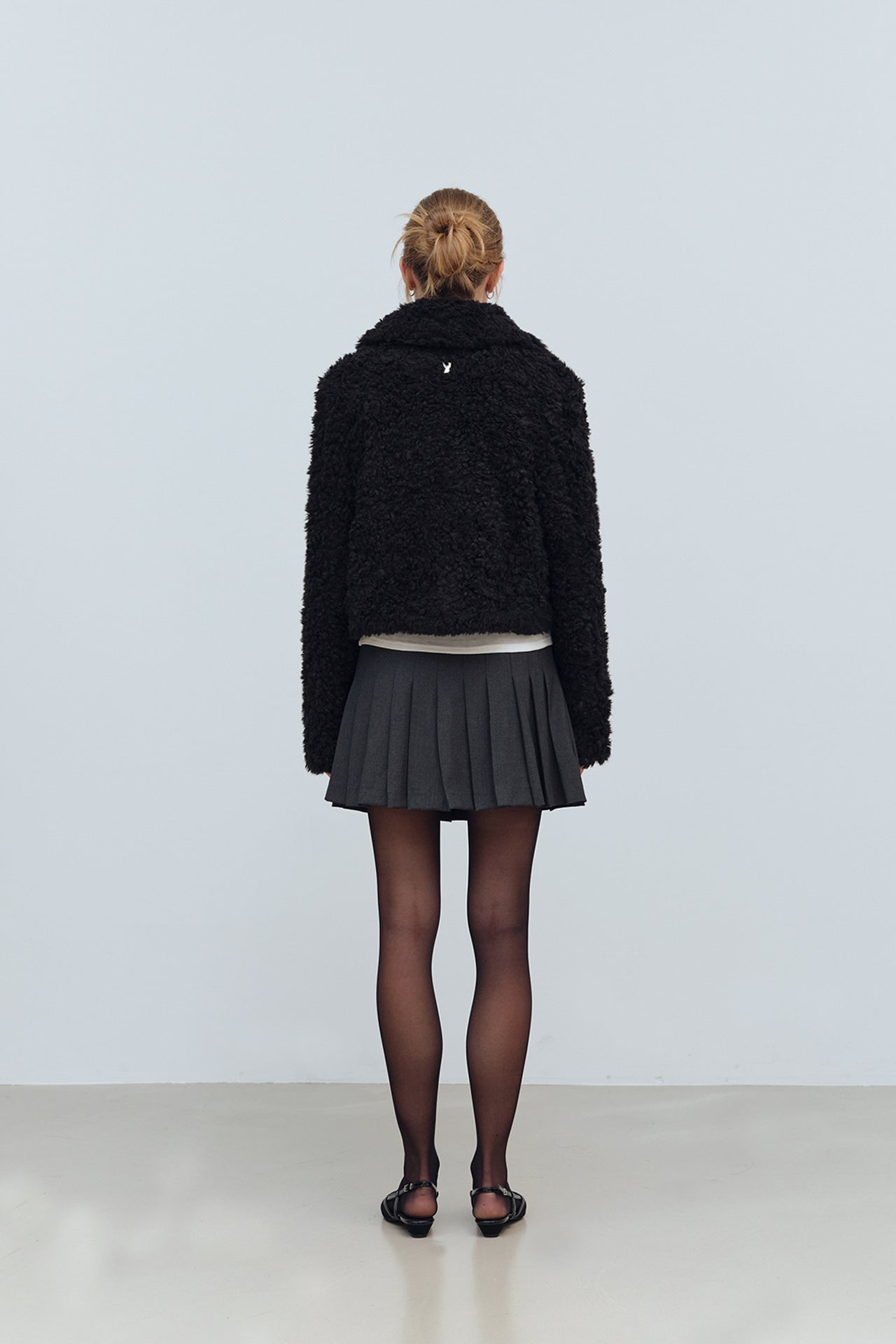 YUSE Hook Closing Unbalance Collar Fur Short Jacket Black