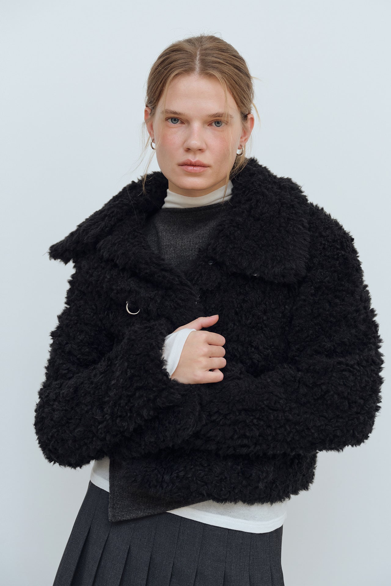 YUSE Hook Closing Unbalance Collar Fur Short Jacket Black