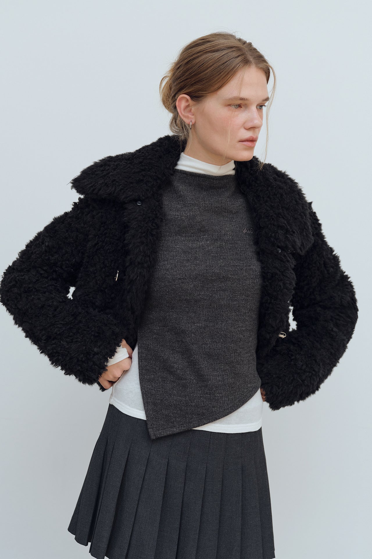 YUSE Hook Closing Unbalance Collar Fur Short Jacket Black