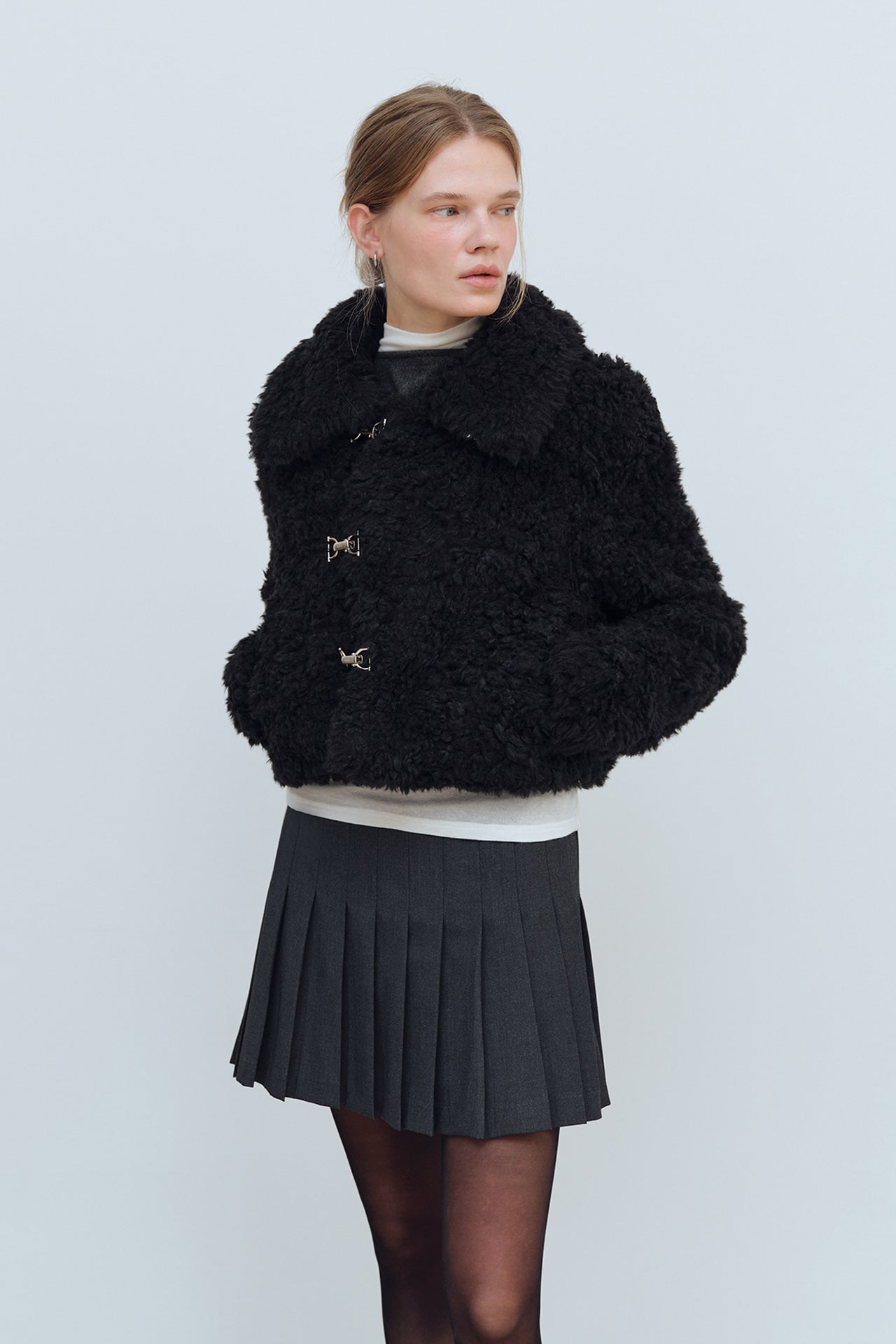 YUSE Hook Closing Unbalance Collar Fur Short Jacket Black