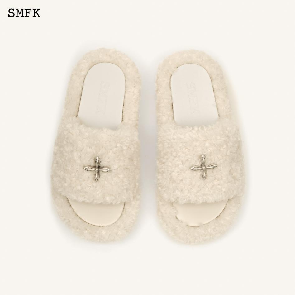 SMFK Compass Woolly White Velvet Plush Slippers