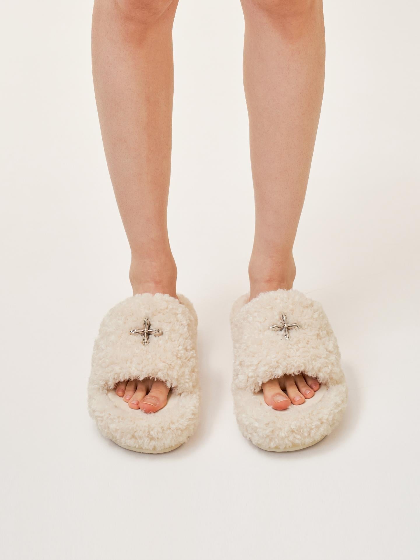 SMFK Compass Woolly White Velvet Plush Slippers